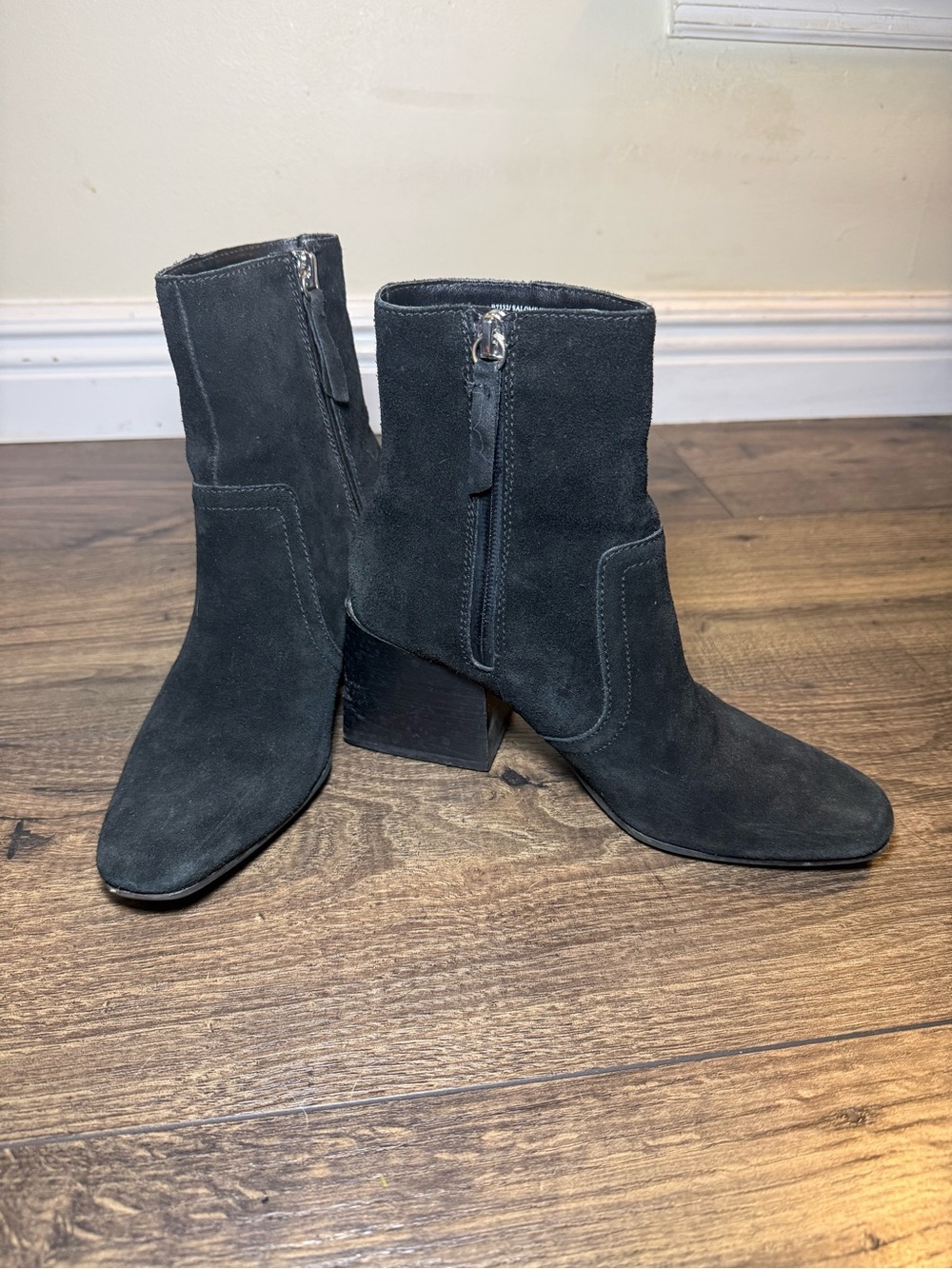 Blondo Black Cow Suede Ankle Boots Booties Zip Up Chunky Heel Size 5.5M